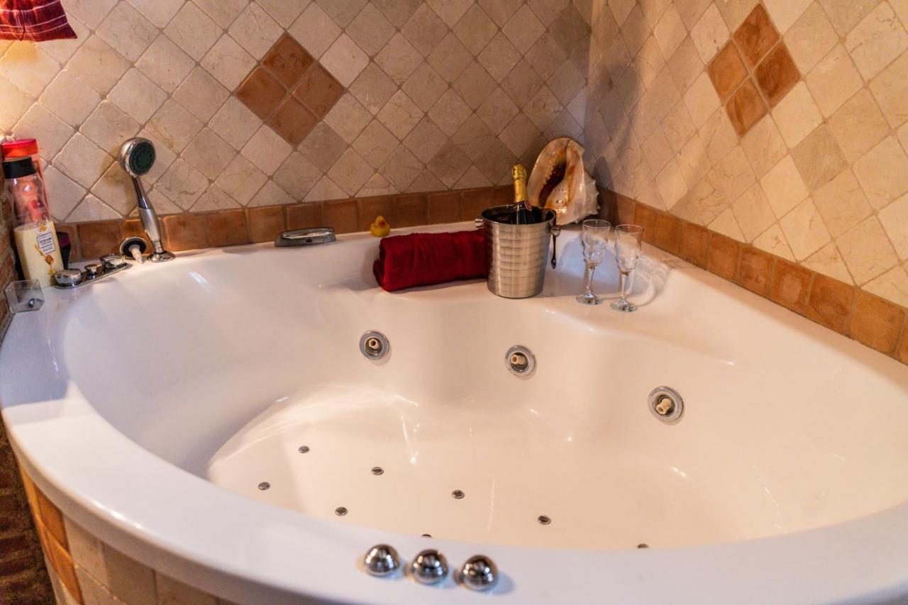 Villa Estilo Mediterranea Con Piscina, Jardin, Bbq Y Jacuzzi - Villa Bel Air Real 埃斯特波纳 外观 照片